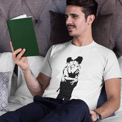 Banksy Kissing Coppers Mens T-Shirt