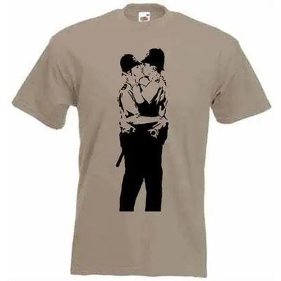 Banksy Kissing Coppers Mens T-Shirt XL / Khaki